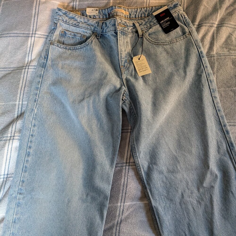 Brand new wide straight leg Levi's